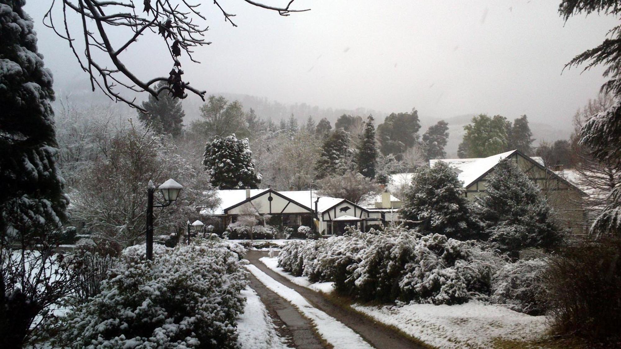 The Historic Hogsback Inn Экстерьер фото